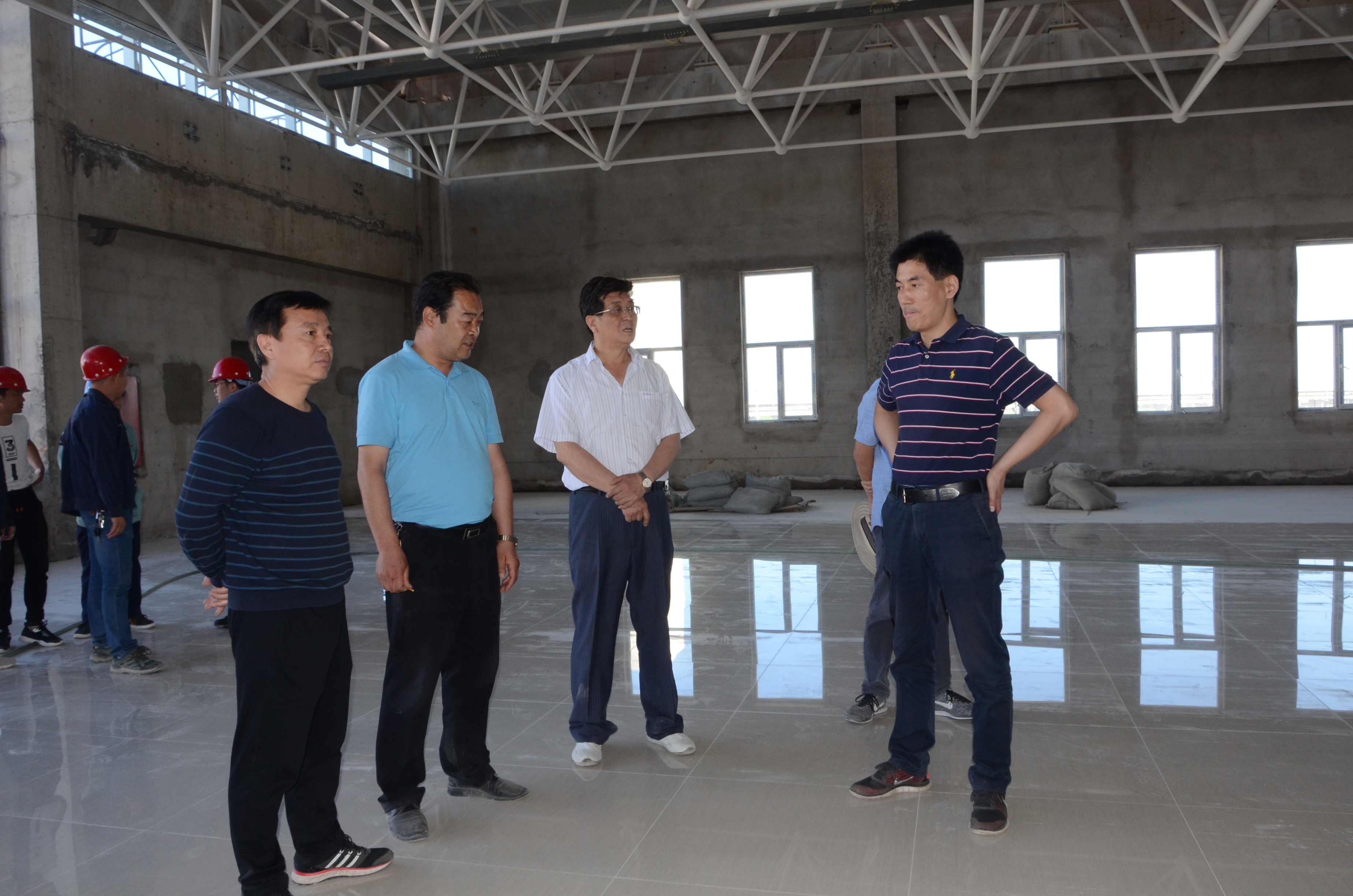 李振兴书记从安全,质量,工程进度等方面做出指示.